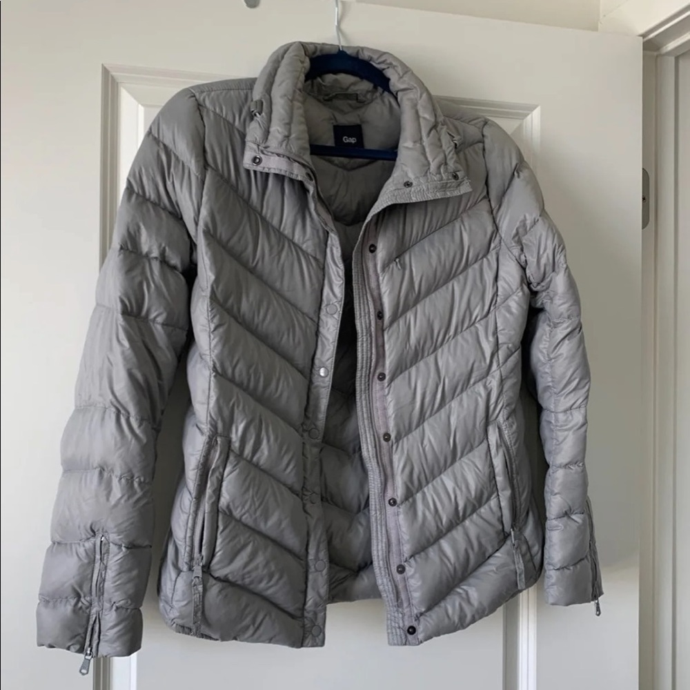 Gap lightweight puffer jacket
